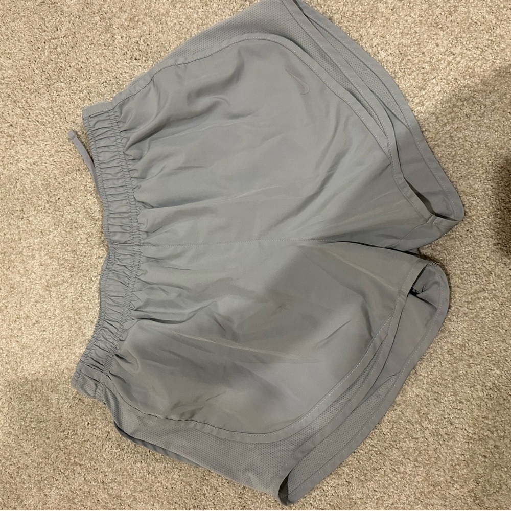 Nike Women's Gray Shorts - Picture 5 of 8